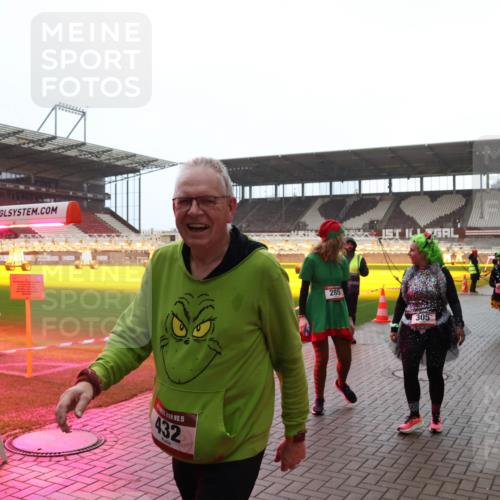 07.12.2025 - St. Pauli X-Mass-Run No. 15 Luisa Fischer http://msf.ph/oto/9391181 07.12.2025 11:04:52 Ziel 432, 285, 305, 33, 126, 215, 216, 222, 285, 305, 361, 395, 432, 700, 702, 734, 740, 764, 1200, 1252, 1254, 1401, 1643, 1695, 1766, 1769, 1852, 1854, 1856, 2791, 2919, 3719, 4565, 4570, 4571 meine-sportfotos.de