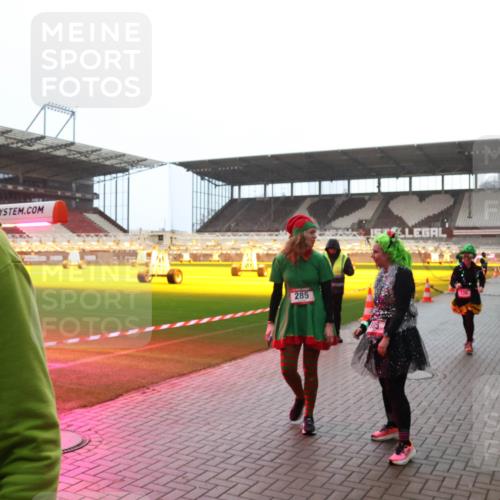 07.12.2025 - St. Pauli X-Mass-Run No. 15 Luisa Fischer http://msf.ph/oto/9391184 07.12.2025 11:04:53 Ziel 285, 126, 33, 126, 215, 216, 222, 285, 305, 361, 395, 432, 700, 702, 734, 740, 764, 1200, 1252, 1254, 1401, 1643, 1695, 1766, 1769, 1852, 1854, 1856, 2791, 2919, 3719, 4561, 4563, 4565, 4570, 4571 meine-sportfotos.de