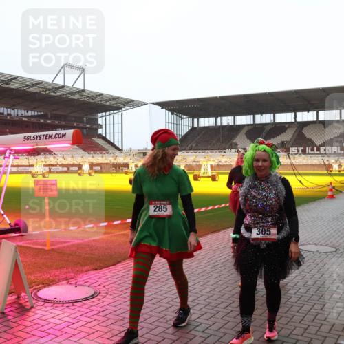 07.12.2025 - St. Pauli X-Mass-Run No. 15 Luisa Fischer http://msf.ph/oto/9391185 07.12.2025 11:04:54 Ziel 285, 305, 33, 126, 215, 216, 285, 305, 361, 395, 432, 700, 702, 734, 740, 764, 1200, 1252, 1254, 1401, 1643, 1695, 1766, 1769, 1852, 1854, 1856, 2791, 2919, 3719, 4561, 4563, 4565, 4567, 4569, 4570, 4571, 4576 meine-sportfotos.de