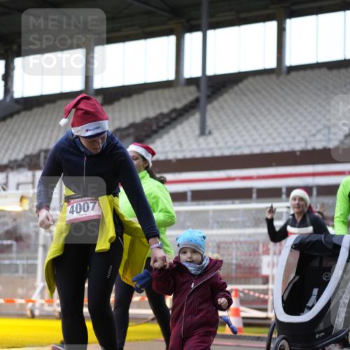 07.12.2025 - St. Pauli X-Mass-Run No. 15 Patografie http://msf.ph/oto/9391191 07.12.2025 10:29:25 Ziel 450, 458, 1039, 1373, 1548, 1550, 1677, 1842, 2001, 3080, 3115, 3468, 3469, 3470, 4007, 4009, 4126, 4264, 4266, 4293, 4296, 4440, 4531, 4695 meine-sportfotos.de