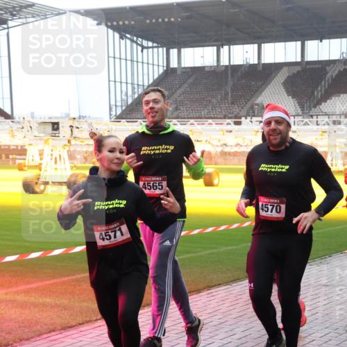 07.12.2025 - St. Pauli X-Mass-Run No. 15 Luisa Fischer http://msf.ph/oto/9391196 07.12.2025 11:05:16 Ziel 0, 15, 4565, 0, 15, 4570, 4571, 4561, 33, 117, 128, 200, 201, 361, 395, 700, 702, 889, 1152, 1212, 1411, 1643, 2791, 2919, 3719, 4561, 4562, 4563, 4565, 4566, 4567, 4568, 4569, 4570, 4571, 4572, 4573, 4575, 4576, 4577, 4578 meine-sportfotos.de