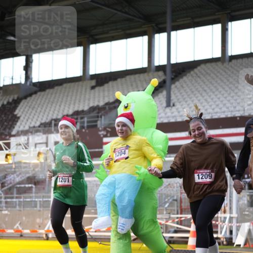 07.12.2025 - St. Pauli X-Mass-Run No. 15 Patografie http://msf.ph/oto/9391230 07.12.2025 10:29:32 Ziel 450, 458, 1039, 1198, 1201, 1204, 1209, 1373, 2001, 2878, 3080, 3468, 3469, 3470, 3516, 4007, 4009, 4126, 4264, 4266, 4293, 4296, 4440, 4472, 4476, 4531, 4695 meine-sportfotos.de