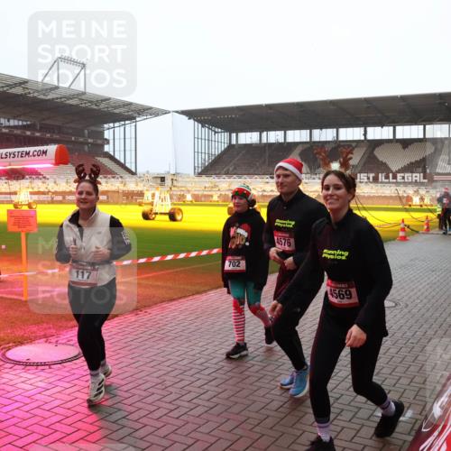 07.12.2025 - St. Pauli X-Mass-Run No. 15 Luisa Fischer http://msf.ph/oto/9391239 07.12.2025 11:05:33 Ziel 702, 117, 4576, 4569, 33, 117, 128, 200, 201, 434, 889, 1152, 1212, 1311, 1411, 1492, 1600, 1630, 2791, 2919, 3719, 4561, 4562, 4563, 4565, 4566, 4567, 4568, 4569, 4570, 4571, 4572, 4573, 4575, 4576, 4577, 4578 meine-sportfotos.de