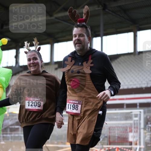 07.12.2025 - St. Pauli X-Mass-Run No. 15 Patografie http://msf.ph/oto/9391240 07.12.2025 10:29:32 Ziel 450, 458, 1039, 1198, 1201, 1204, 1209, 1373, 2001, 2878, 3080, 3468, 3469, 3470, 3516, 4007, 4009, 4126, 4264, 4266, 4293, 4296, 4440, 4472, 4476, 4531, 4695 meine-sportfotos.de