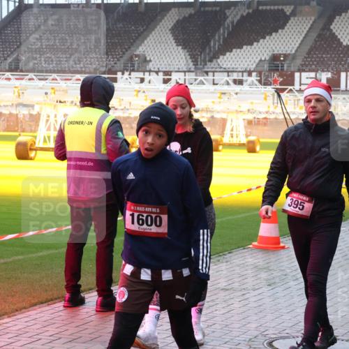 07.12.2025 - St. Pauli X-Mass-Run No. 15 Luisa Fischer http://msf.ph/oto/9391248 07.12.2025 11:05:45 Ziel 15, 1600, 15, 395, 37, 2791, 117, 128, 199, 200, 201, 434, 831, 889, 1046, 1049, 1152, 1212, 1311, 1411, 1492, 1600, 1630, 1840, 1841, 2006, 2884, 4562, 4572, 4575 meine-sportfotos.de