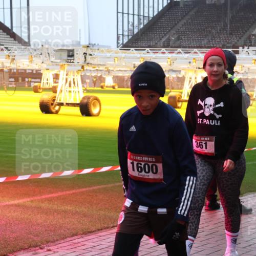 07.12.2025 - St. Pauli X-Mass-Run No. 15 Luisa Fischer http://msf.ph/oto/9391252 07.12.2025 11:05:46 Ziel 15, 1600, 5, 361, 15, 395, 117, 128, 199, 200, 201, 434, 831, 889, 1046, 1049, 1152, 1212, 1311, 1411, 1492, 1600, 1630, 1840, 1841, 2006, 2884 meine-sportfotos.de