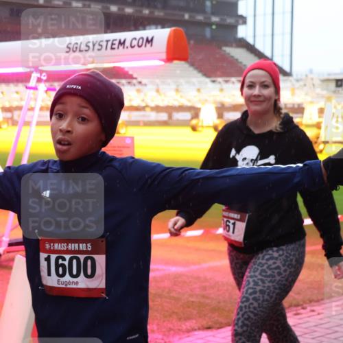 07.12.2025 - St. Pauli X-Mass-Run No. 15 Luisa Fischer http://msf.ph/oto/9391259 07.12.2025 11:05:48 Ziel 15, 1600, 61, 395, 117, 128, 199, 200, 201, 434, 831, 889, 1046, 1049, 1152, 1212, 1311, 1411, 1492, 1600, 1630, 1840, 1841, 2006, 2884 meine-sportfotos.de