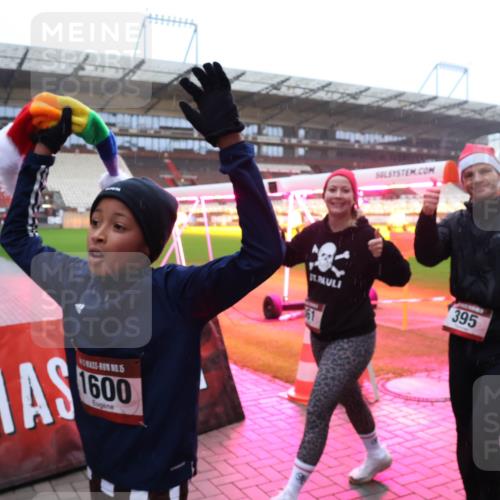 07.12.2025 - St. Pauli X-Mass-Run No. 15 Luisa Fischer http://msf.ph/oto/9391264 07.12.2025 11:05:49 Ziel 15, 1600, 395, 117, 128, 199, 200, 201, 434, 831, 889, 1046, 1049, 1152, 1311, 1492, 1600, 1630, 1840, 1841, 2006, 2884 meine-sportfotos.de