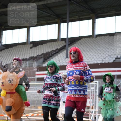 07.12.2025 - St. Pauli X-Mass-Run No. 15 Patografie http://msf.ph/oto/9391274 07.12.2025 10:29:42 Ziel 10, 423, 426, 1090, 1091, 1198, 1201, 1204, 1209, 1669, 2878, 3468, 3469, 3494, 3497, 3516, 3517, 4126, 4472, 4476, 4534, 4546 meine-sportfotos.de
