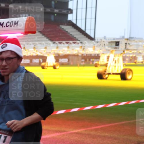 07.12.2025 - St. Pauli X-Mass-Run No. 15 Luisa Fischer http://msf.ph/oto/9391278 07.12.2025 11:05:57 Ziel 1311, 199, 200, 201, 434, 831, 889, 924, 925, 927, 929, 932, 973, 1046, 1049, 1092, 1152, 1196, 1208, 1311, 1428, 1432, 1492, 1600, 1630, 1840, 1841, 2006, 2254, 2884, 3272, 3278 meine-sportfotos.de