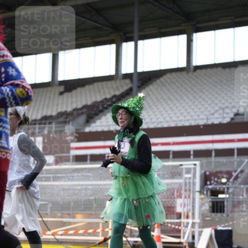 07.12.2025 - St. Pauli X-Mass-Run No. 15 Patografie http://msf.ph/oto/9391281 07.12.2025 10:29:43 Ziel 10, 423, 426, 1090, 1091, 1198, 1201, 1204, 1209, 1669, 2878, 3468, 3469, 3494, 3497, 3516, 3517, 4126, 4472, 4476, 4534, 4546 meine-sportfotos.de