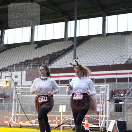07.12.2025 - St. Pauli X-Mass-Run No. 15 Patografie http://msf.ph/oto/9391291 07.12.2025 10:29:47 Ziel 10, 423, 426, 1090, 1091, 1201, 1669, 2878, 3494, 3497, 3516, 3517, 4472, 4476, 4533, 4534, 4546 meine-sportfotos.de