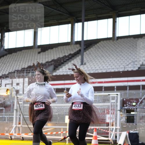 07.12.2025 - St. Pauli X-Mass-Run No. 15 Patografie http://msf.ph/oto/9391292 07.12.2025 10:29:47 Ziel 10, 423, 426, 1090, 1091, 1201, 1669, 2878, 3494, 3497, 3516, 3517, 4472, 4476, 4533, 4534, 4546 meine-sportfotos.de