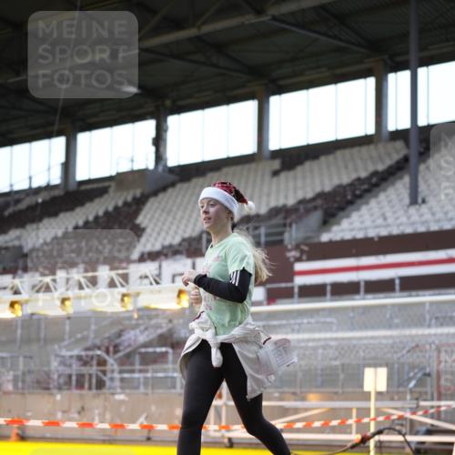 07.12.2025 - St. Pauli X-Mass-Run No. 15 Patografie http://msf.ph/oto/9391296 07.12.2025 10:30:06 Ziel 1696, 2369 meine-sportfotos.de