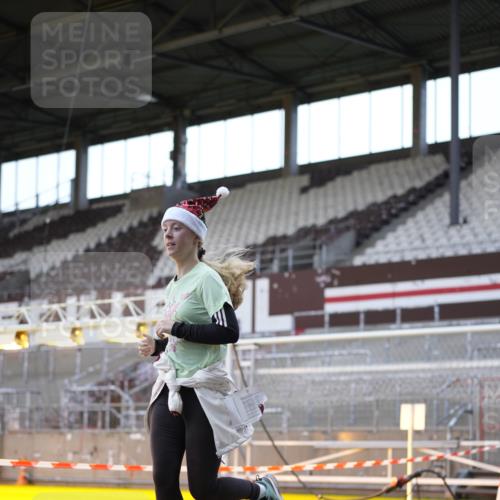 07.12.2025 - St. Pauli X-Mass-Run No. 15 Patografie http://msf.ph/oto/9391297 07.12.2025 10:30:06 Ziel 1696, 2369 meine-sportfotos.de
