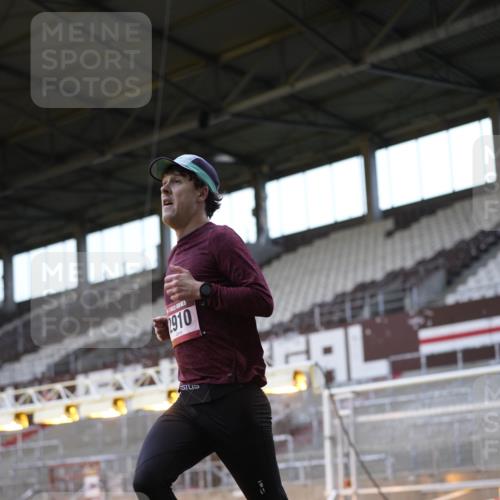 07.12.2025 - St. Pauli X-Mass-Run No. 15 Patografie http://msf.ph/oto/9391298 07.12.2025 10:30:19 Ziel 1696, 2910 meine-sportfotos.de