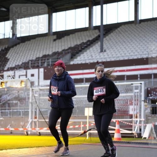 07.12.2025 - St. Pauli X-Mass-Run No. 15 Patografie http://msf.ph/oto/9391303 07.12.2025 10:30:34 Ziel 1698, 1700, 2537, 2910, 4845, 4847 meine-sportfotos.de