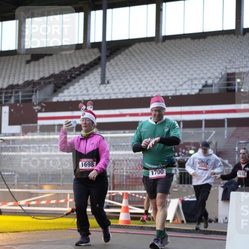 07.12.2025 - St. Pauli X-Mass-Run No. 15 Patografie http://msf.ph/oto/9391309 07.12.2025 10:30:38 Ziel 594, 601, 608, 1698, 1700, 2537, 3936, 3940, 4845, 4847 meine-sportfotos.de
