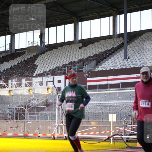 07.12.2025 - St. Pauli X-Mass-Run No. 15 Patografie http://msf.ph/oto/9391327 07.12.2025 10:31:07 Ziel 1015, 1075, 1545, 2073, 2172, 2914, 3889 meine-sportfotos.de