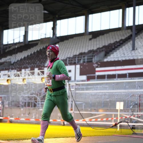 07.12.2025 - St. Pauli X-Mass-Run No. 15 Patografie http://msf.ph/oto/9391337 07.12.2025 10:31:16 Ziel 343, 1545, 2073, 2171, 2172, 2914, 3889, 4412 meine-sportfotos.de