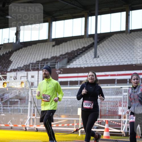 07.12.2025 - St. Pauli X-Mass-Run No. 15 Patografie http://msf.ph/oto/9391351 07.12.2025 10:31:33 Ziel 1818, 2540, 2541, 3895, 3896, 3897, 4412, 4518 meine-sportfotos.de