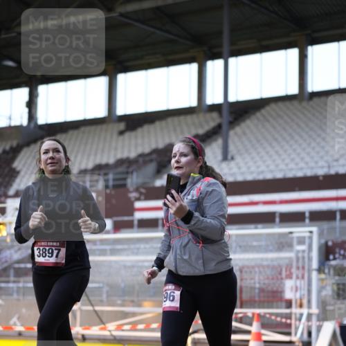 07.12.2025 - St. Pauli X-Mass-Run No. 15 Patografie http://msf.ph/oto/9391352 07.12.2025 10:31:34 Ziel 1818, 2540, 2541, 3895, 3896, 3897, 4412, 4518, 4519, 4520 meine-sportfotos.de