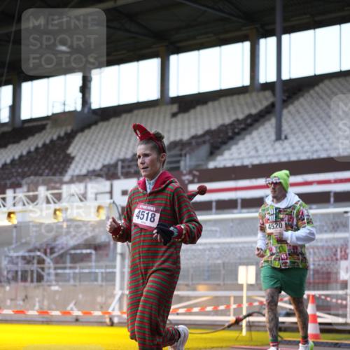 07.12.2025 - St. Pauli X-Mass-Run No. 15 Patografie http://msf.ph/oto/9391354 07.12.2025 10:31:38 Ziel 1818, 2352, 2540, 2541, 3895, 3896, 3897, 4467, 4518, 4519, 4520 meine-sportfotos.de
