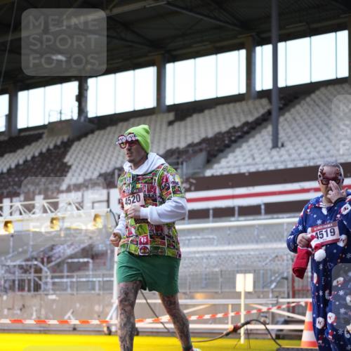 07.12.2025 - St. Pauli X-Mass-Run No. 15 Patografie http://msf.ph/oto/9391356 07.12.2025 10:31:39 Ziel 1818, 2352, 2541, 3895, 3896, 3897, 3969, 4467, 4518, 4519, 4520 meine-sportfotos.de