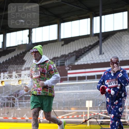 07.12.2025 - St. Pauli X-Mass-Run No. 15 Patografie http://msf.ph/oto/9391357 07.12.2025 10:31:39 Ziel 1818, 2352, 2541, 3895, 3896, 3897, 3969, 4467, 4518, 4519, 4520 meine-sportfotos.de