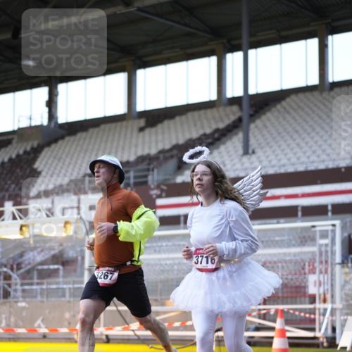 07.12.2025 - St. Pauli X-Mass-Run No. 15 Patografie http://msf.ph/oto/9391374 07.12.2025 10:31:49 Ziel 750, 752, 2352, 2418, 3267, 3716, 3806, 3808, 3969, 4467, 4484, 4495, 4504, 4518, 4519, 4520 meine-sportfotos.de