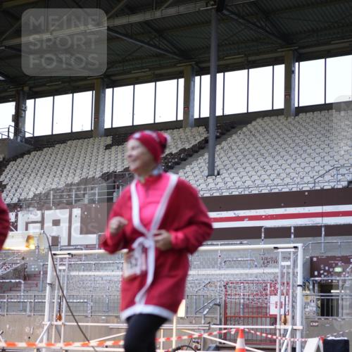 07.12.2025 - St. Pauli X-Mass-Run No. 15 Patografie http://msf.ph/oto/9391379 07.12.2025 10:31:52 Ziel 750, 752, 2352, 2418, 3267, 3716, 3806, 3808, 3969, 4467, 4484, 4495, 4504, 4518, 4519, 4520 meine-sportfotos.de