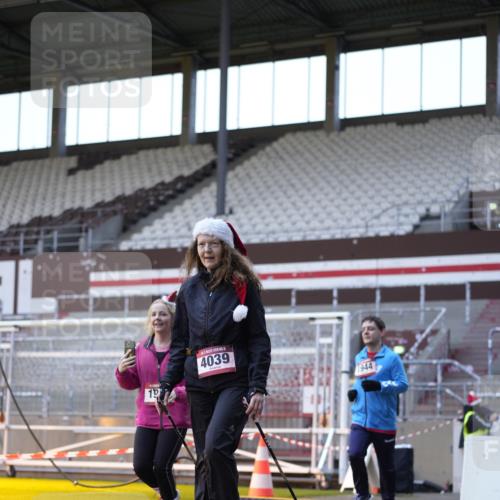 07.12.2025 - St. Pauli X-Mass-Run No. 15 Patografie http://msf.ph/oto/9391388 07.12.2025 10:32:08 Ziel 1942, 1944, 2342, 2343, 2345, 4039, 4274, 4275 meine-sportfotos.de