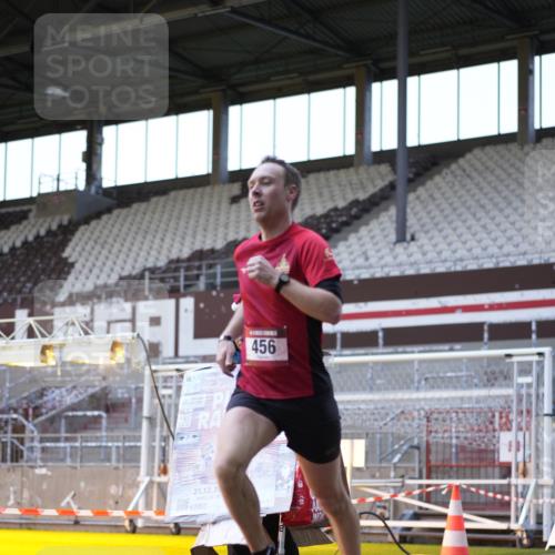 07.12.2025 - St. Pauli X-Mass-Run No. 15 Patografie http://msf.ph/oto/9391393 07.12.2025 10:32:22 Ziel 456, 651, 1942, 1944, 4039 meine-sportfotos.de