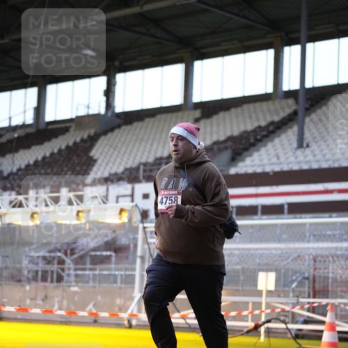 07.12.2025 - St. Pauli X-Mass-Run No. 15 Patografie http://msf.ph/oto/9391398 07.12.2025 10:32:34 Ziel 456, 651, 4758 meine-sportfotos.de