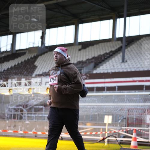 07.12.2025 - St. Pauli X-Mass-Run No. 15 Patografie http://msf.ph/oto/9391399 07.12.2025 10:32:34 Ziel 456, 651, 4758 meine-sportfotos.de