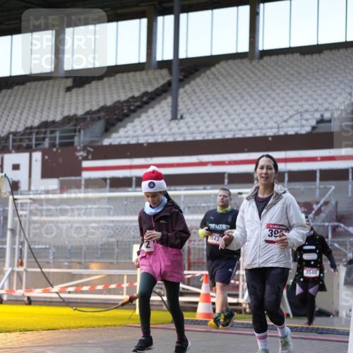 07.12.2025 - St. Pauli X-Mass-Run No. 15 Patografie http://msf.ph/oto/9391404 07.12.2025 10:33:03 Ziel 83, 1268, 2486, 3543, 3548, 3901, 3902 meine-sportfotos.de