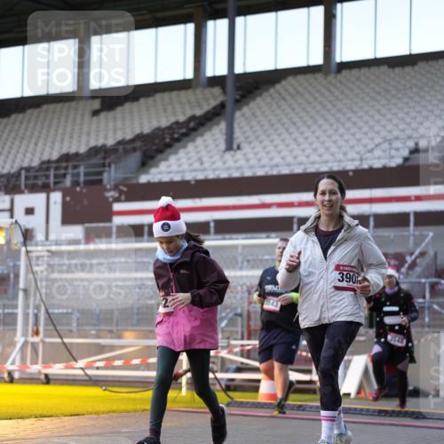 07.12.2025 - St. Pauli X-Mass-Run No. 15 Patografie http://msf.ph/oto/9391405 07.12.2025 10:33:03 Ziel 83, 1268, 2486, 3543, 3548, 3901, 3902 meine-sportfotos.de