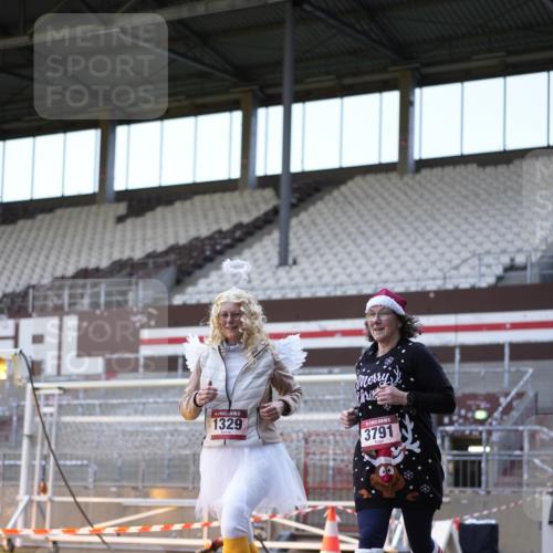 07.12.2025 - St. Pauli X-Mass-Run No. 15 Patografie http://msf.ph/oto/9391415 07.12.2025 10:33:13 Ziel 83, 498, 1268, 1329, 2054, 3543, 3548, 3791, 3901, 3902 meine-sportfotos.de