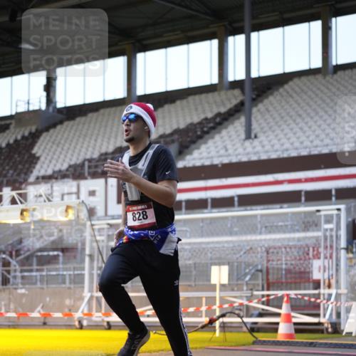 07.12.2025 - St. Pauli X-Mass-Run No. 15 Patografie http://msf.ph/oto/9391422 07.12.2025 10:33:24 Ziel 498, 828, 1329, 2054, 2065, 3791 meine-sportfotos.de