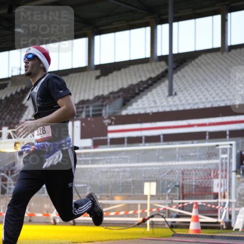 07.12.2025 - St. Pauli X-Mass-Run No. 15 Patografie http://msf.ph/oto/9391423 07.12.2025 10:33:24 Ziel 498, 828, 1329, 2054, 2065, 3791 meine-sportfotos.de