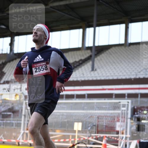 07.12.2025 - St. Pauli X-Mass-Run No. 15 Patografie http://msf.ph/oto/9391427 07.12.2025 10:33:40 Ziel 828, 2065, 2558 meine-sportfotos.de