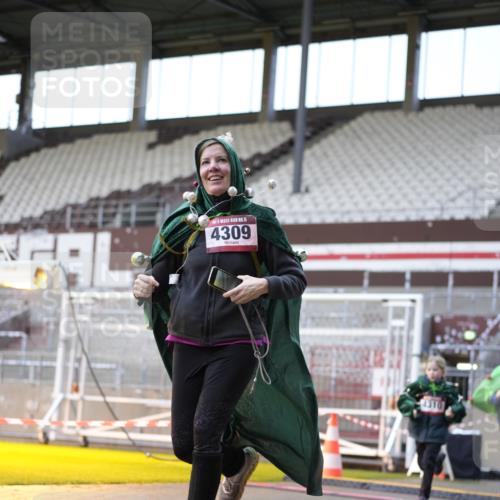 07.12.2025 - St. Pauli X-Mass-Run No. 15 Patografie http://msf.ph/oto/9391444 07.12.2025 10:34:40 Ziel 137, 493, 578, 3389, 3390, 4276, 4277, 4309, 4310, 4316, 4317, 4336, 4337 meine-sportfotos.de