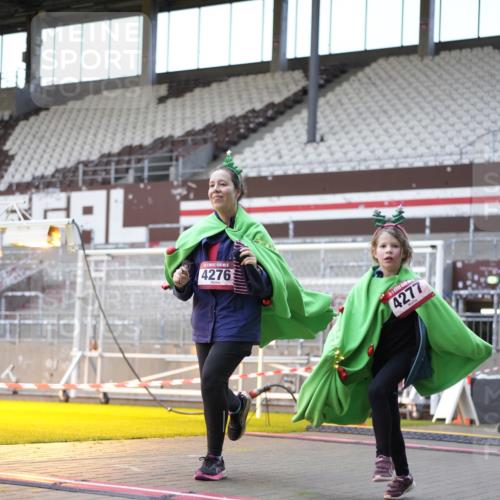 07.12.2025 - St. Pauli X-Mass-Run No. 15 Patografie http://msf.ph/oto/9391448 07.12.2025 10:34:43 Ziel 137, 493, 578, 4276, 4277, 4309, 4310, 4316, 4317, 4336, 4337 meine-sportfotos.de