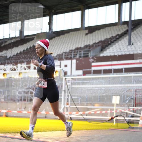 07.12.2025 - St. Pauli X-Mass-Run No. 15 Patografie http://msf.ph/oto/9391452 07.12.2025 10:34:45 Ziel 137, 493, 578, 4276, 4277, 4309, 4310, 4316, 4317, 4336, 4337 meine-sportfotos.de