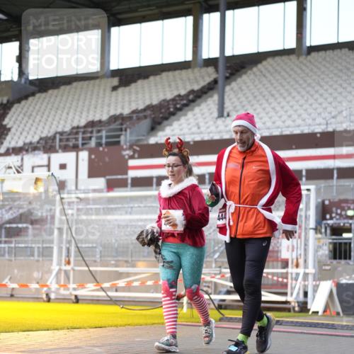 07.12.2025 - St. Pauli X-Mass-Run No. 15 Patografie http://msf.ph/oto/9391456 07.12.2025 10:35:01 Ziel 561, 2422, 2857, 2863, 4443 meine-sportfotos.de