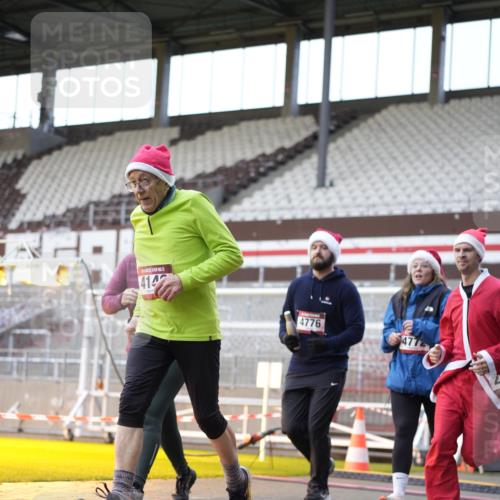 07.12.2025 - St. Pauli X-Mass-Run No. 15 Patografie http://msf.ph/oto/9391466 07.12.2025 10:35:09 Ziel 561, 2353, 2406, 2422, 2857, 2863, 3224, 3721, 4147, 4149, 4443, 4772, 4776, 4778, 4779 meine-sportfotos.de