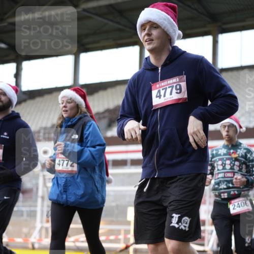 07.12.2025 - St. Pauli X-Mass-Run No. 15 Patografie http://msf.ph/oto/9391469 07.12.2025 10:35:10 Ziel 561, 2353, 2406, 2422, 2857, 2863, 3224, 3721, 4147, 4149, 4443, 4772, 4776, 4778, 4779 meine-sportfotos.de