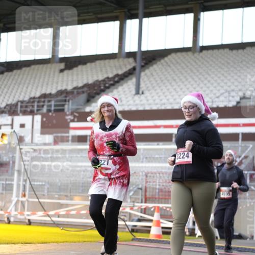 07.12.2025 - St. Pauli X-Mass-Run No. 15 Patografie http://msf.ph/oto/9391473 07.12.2025 10:35:14 Ziel 998, 1100, 1365, 2353, 2406, 2422, 2857, 2863, 3224, 3721, 4147, 4149, 4443, 4595, 4772, 4776, 4778, 4779 meine-sportfotos.de