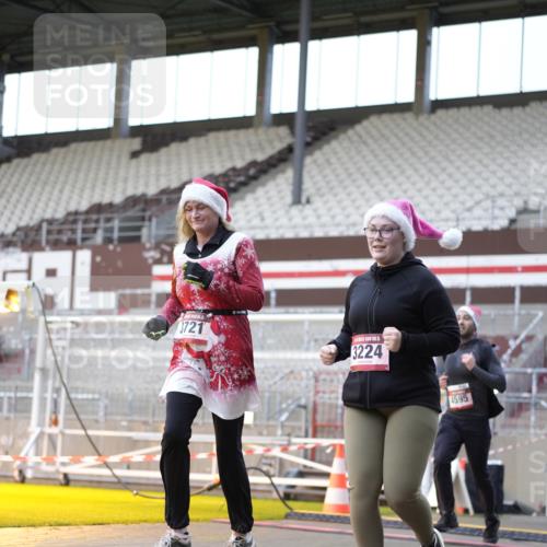 07.12.2025 - St. Pauli X-Mass-Run No. 15 Patografie http://msf.ph/oto/9391474 07.12.2025 10:35:14 Ziel 998, 1100, 1365, 2353, 2406, 2422, 2857, 2863, 3224, 3721, 4147, 4149, 4443, 4595, 4772, 4776, 4778, 4779 meine-sportfotos.de