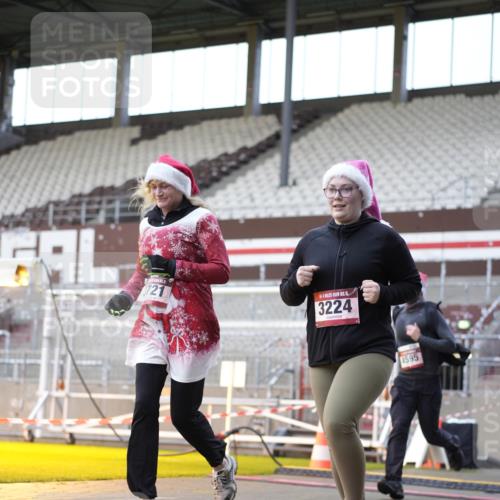 07.12.2025 - St. Pauli X-Mass-Run No. 15 Patografie http://msf.ph/oto/9391475 07.12.2025 10:35:14 Ziel 998, 1100, 1365, 2353, 2406, 2422, 2857, 2863, 3224, 3721, 4147, 4149, 4443, 4595, 4772, 4776, 4778, 4779 meine-sportfotos.de